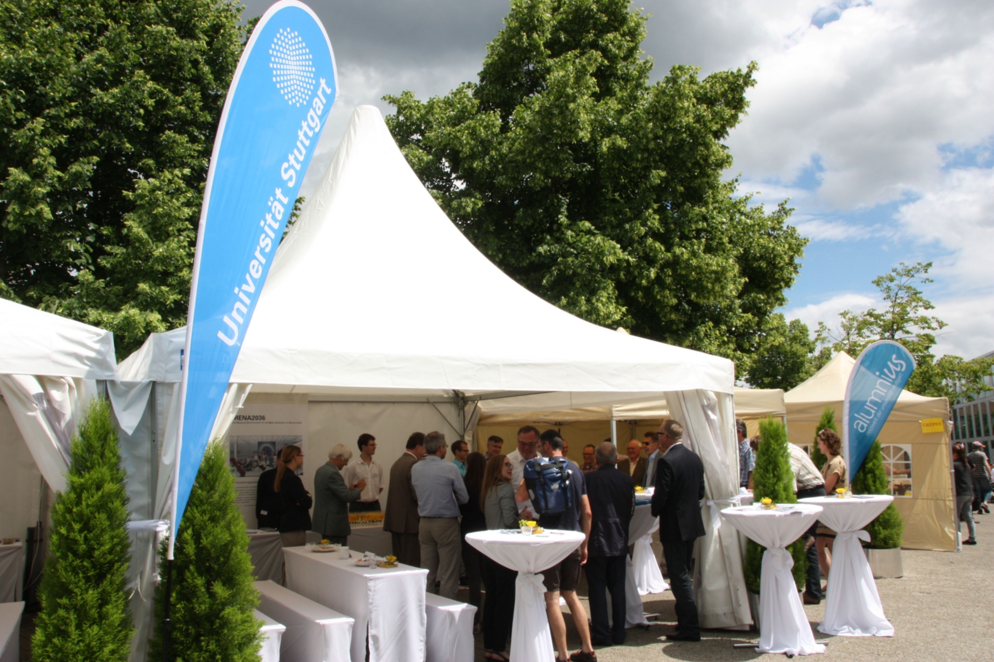 Alumni meeting at the UNI-Pavilion at Science Day