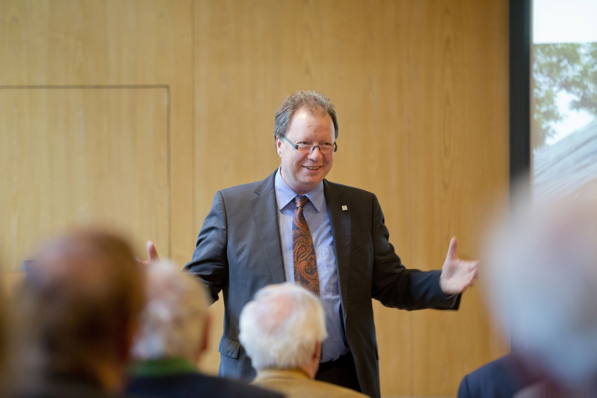 Alumni im Dialog mit Rektor Wolfram Ressel.